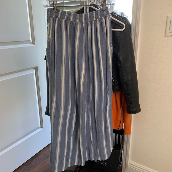 HOLLISTER BLUE WHITE STRIPED FLOWY PANTS CULOTTES - Picture 3 of 4